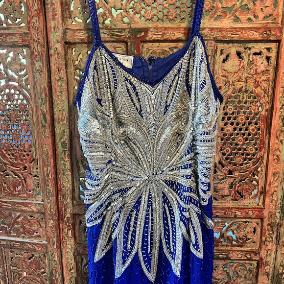 Mark & John by B2 gown 100 % Silk - Picture 2 of 7